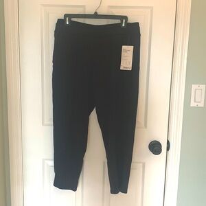 Athleta black comfy pin tuck ankle length pants. Cotton with stretch